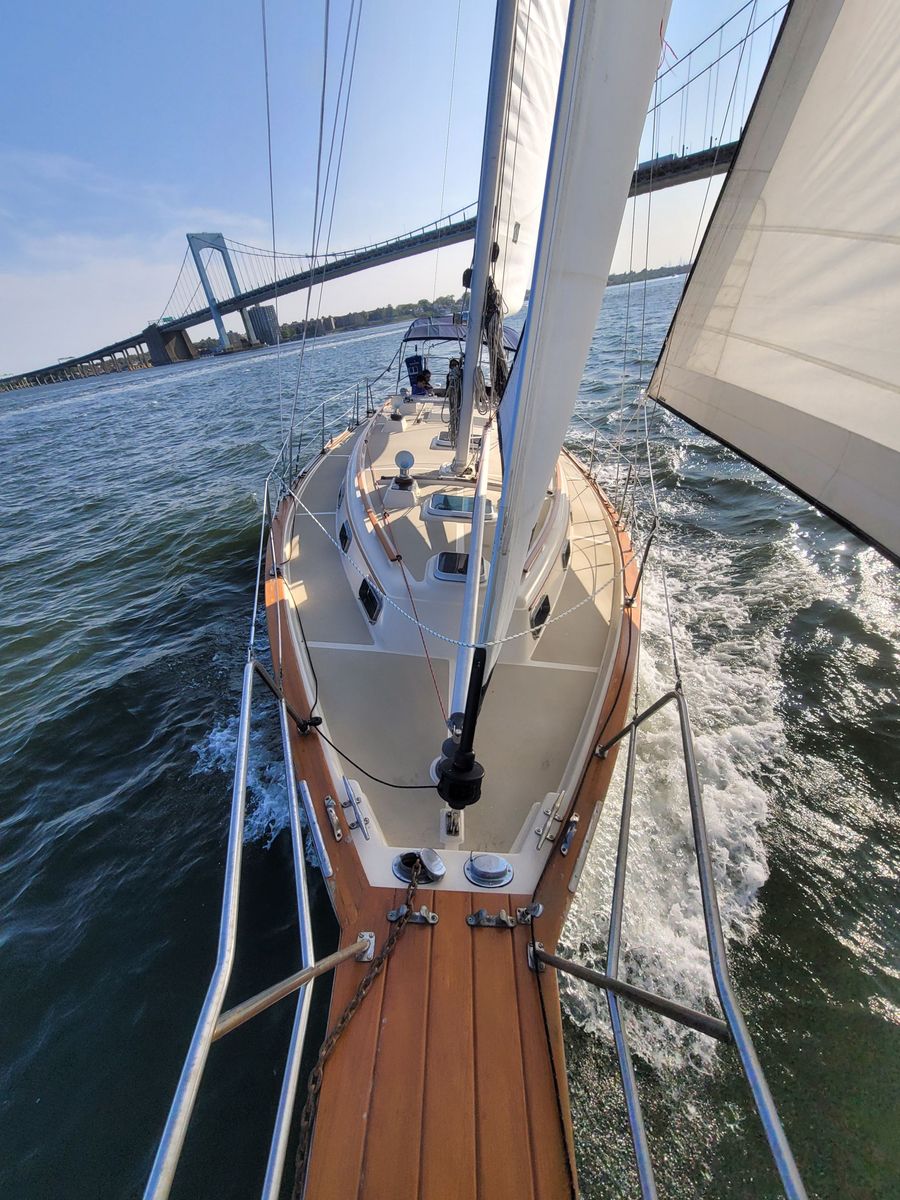 1989 Island Packet 38