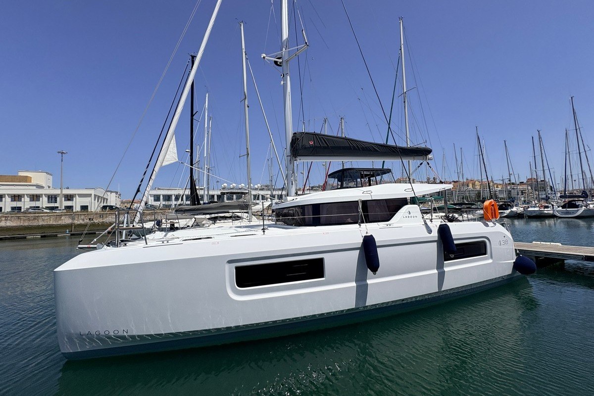 2026 Lagoon 38
