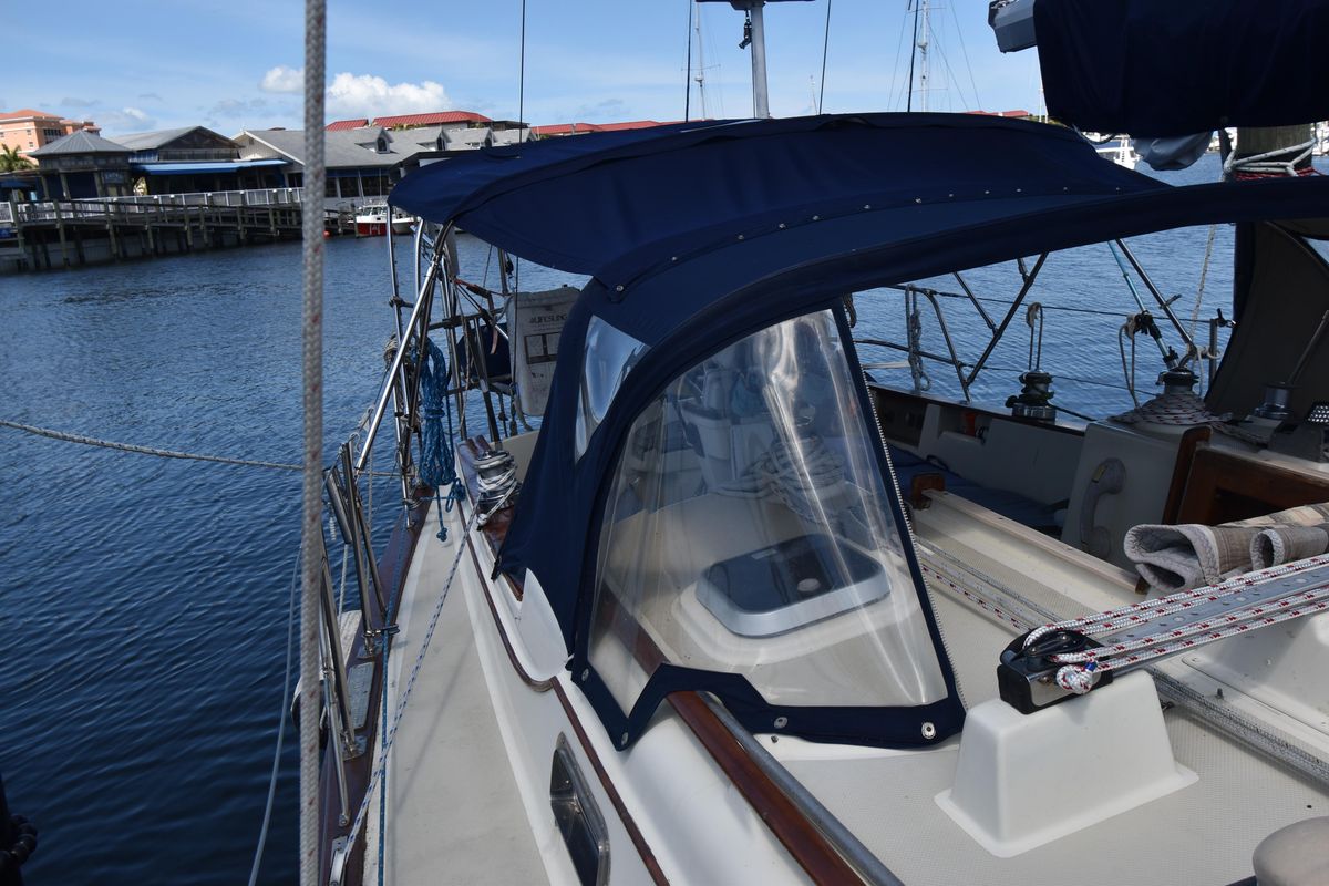1995 Island Packet 37