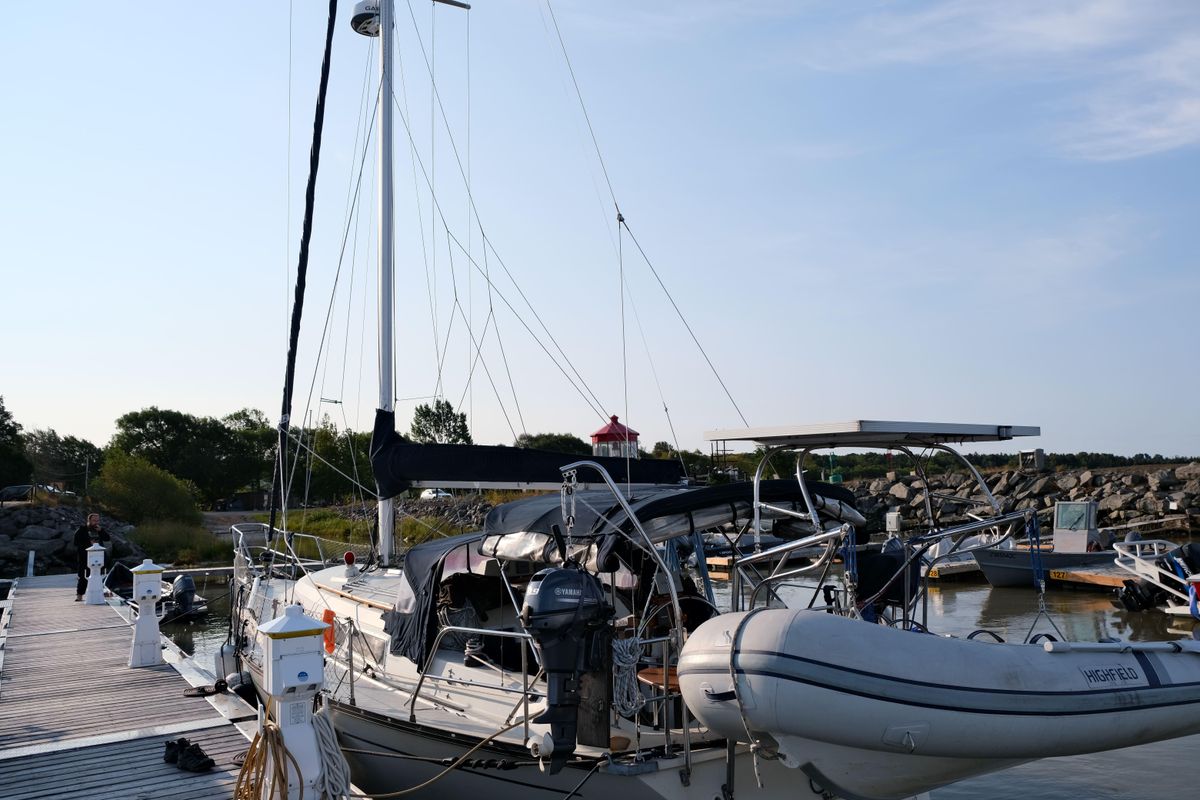 1988 Mirage Yachts 35