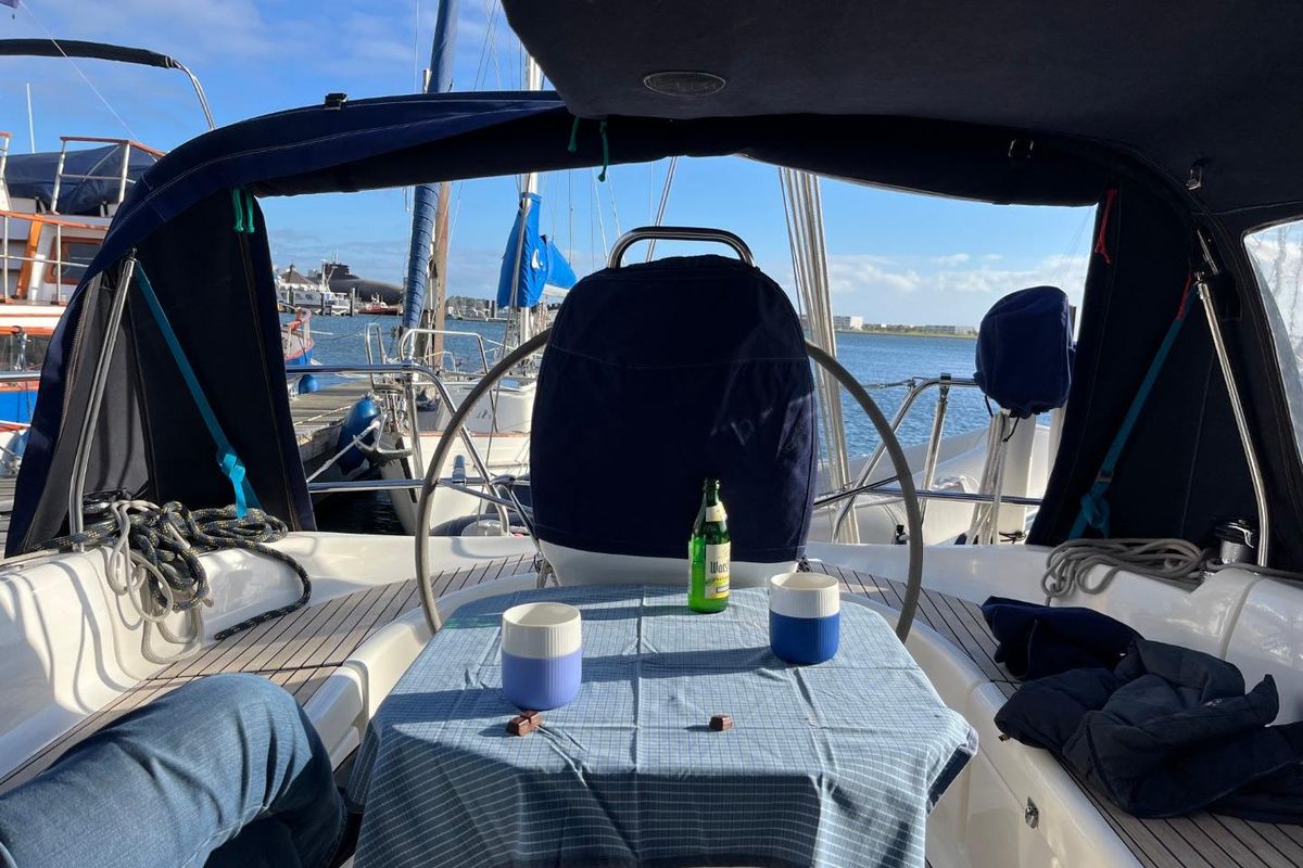 2006 Bavaria Cruiser 37