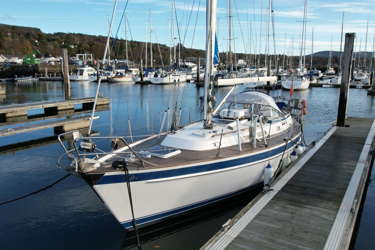 2001 Hallberg-Rassy 39