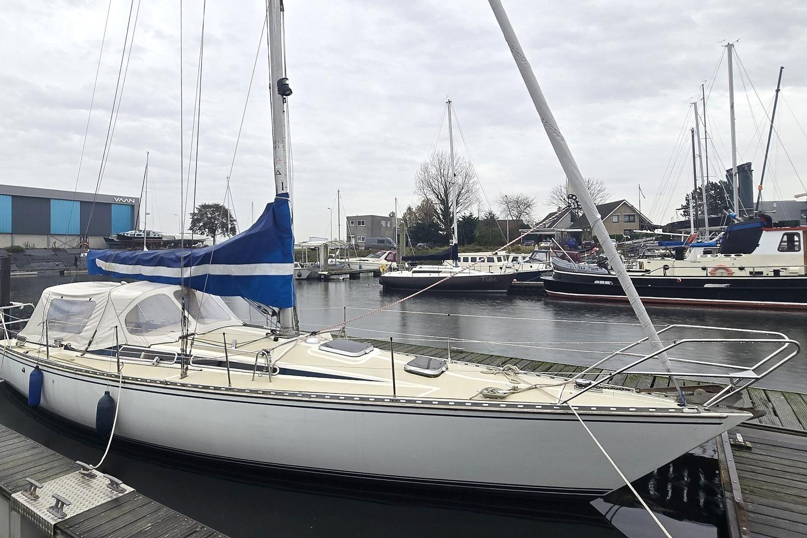 1984 Sirena 38 for sale in Hellevoetsluis, Netherlands