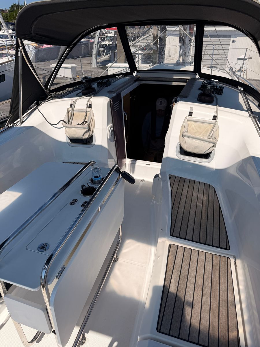 2021 Jeanneau Sun Odyssey 349