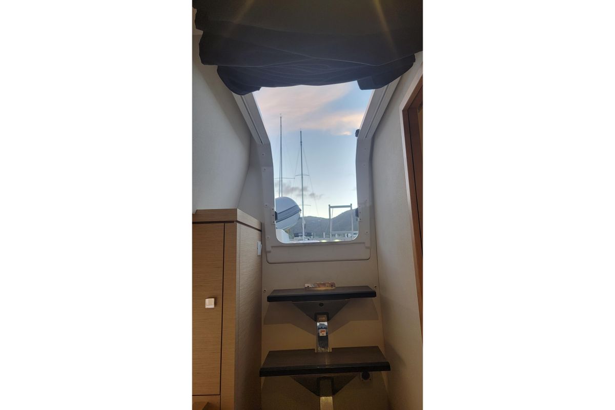 2019 Fountaine Pajot Saona 47