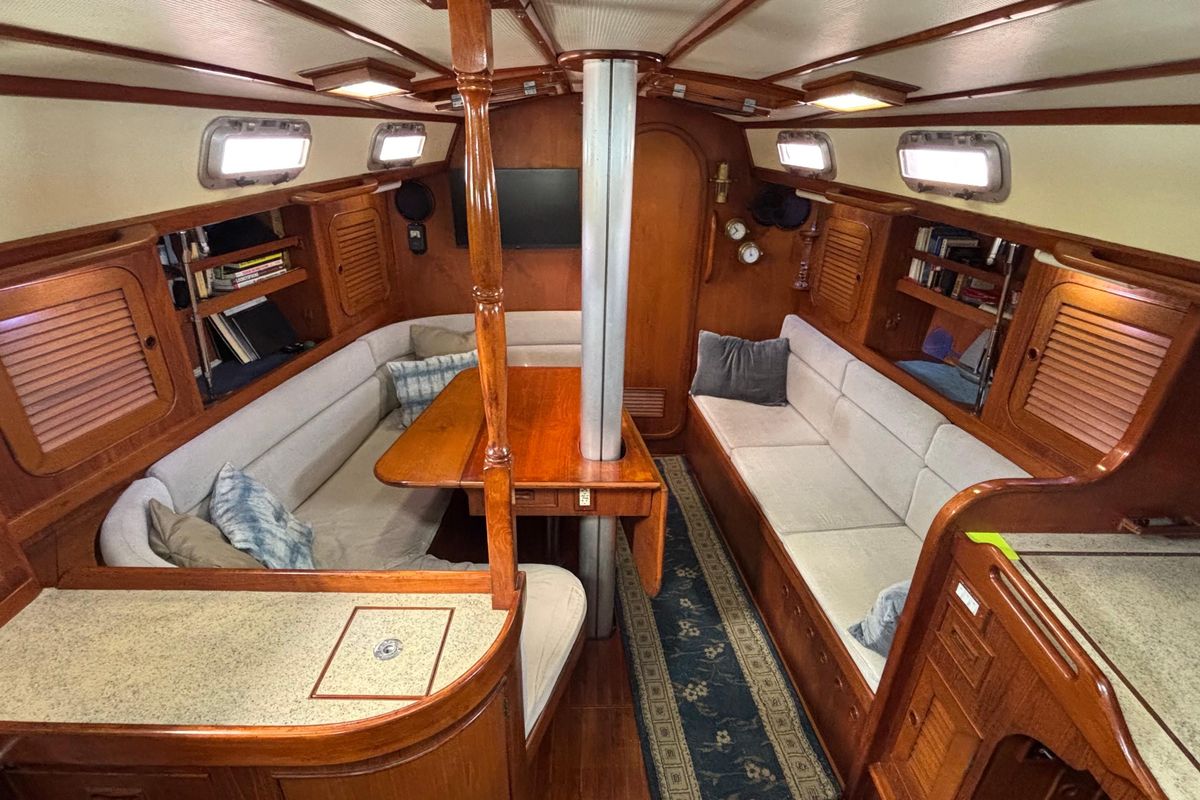 1987 Hylas 42