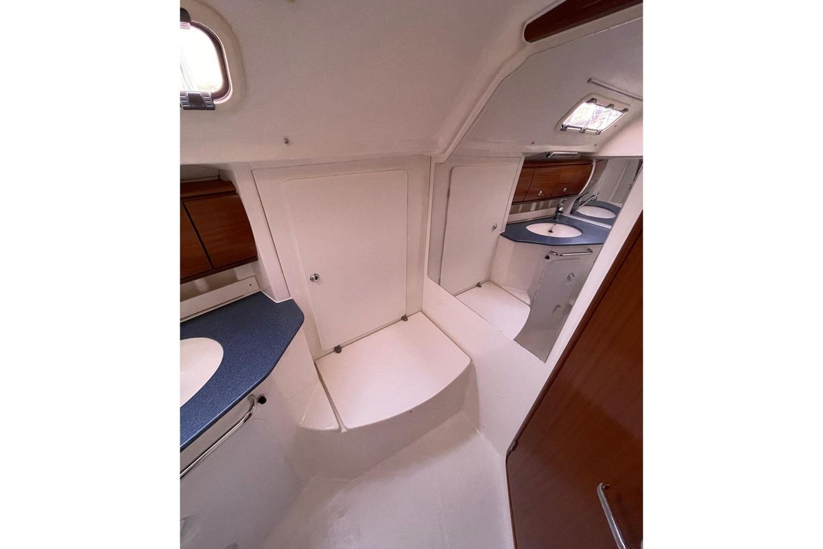 2004 Bavaria 38