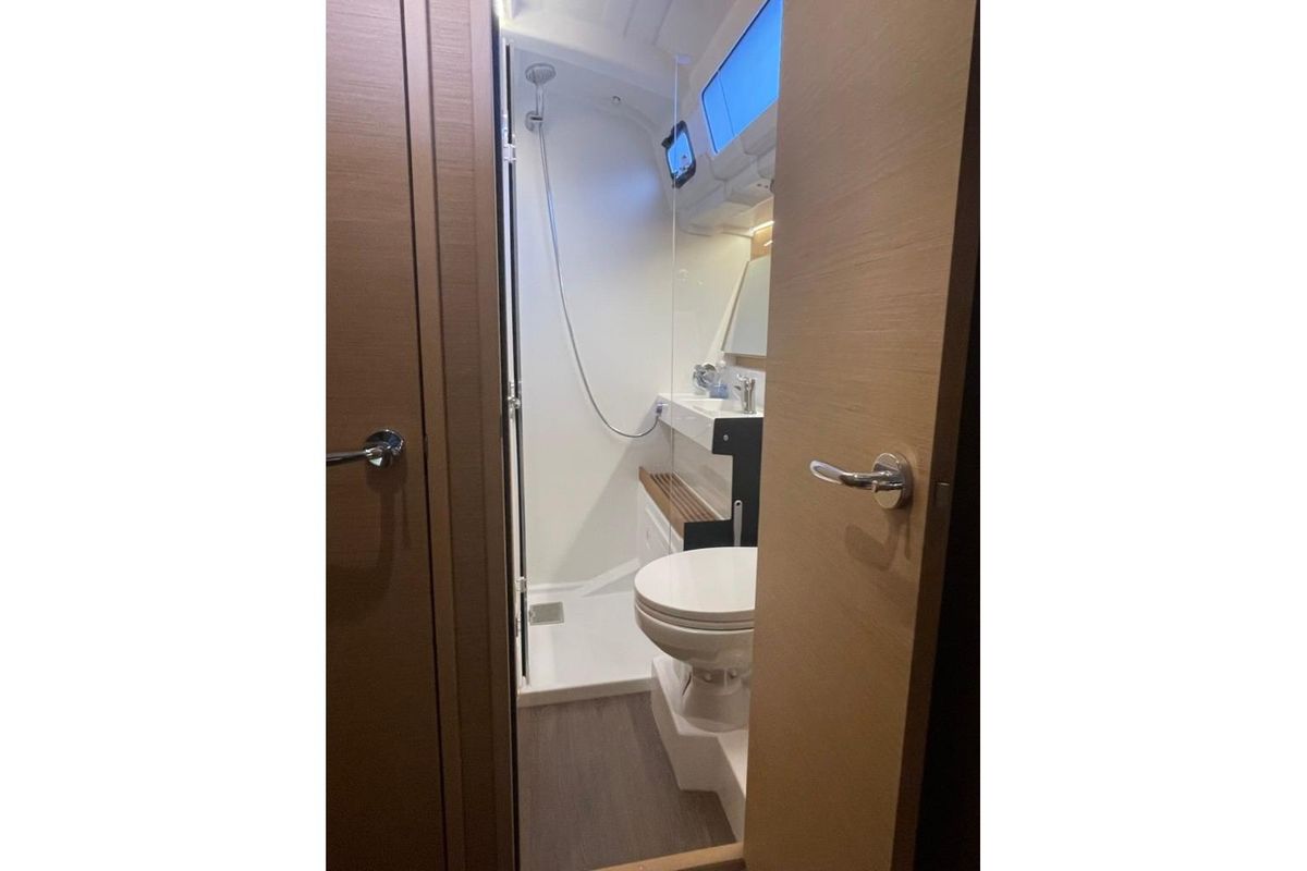 2022 Jeanneau Sun Odyssey 490