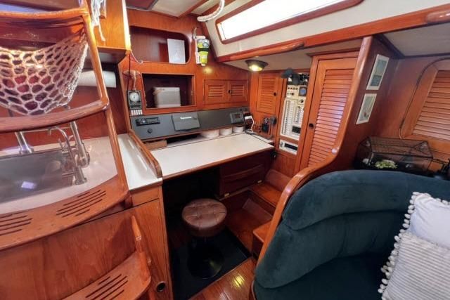1988 Hylas Custom Center Cockpit 44