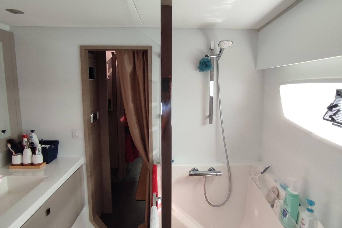 2021 Fountaine Pajot Saona 47