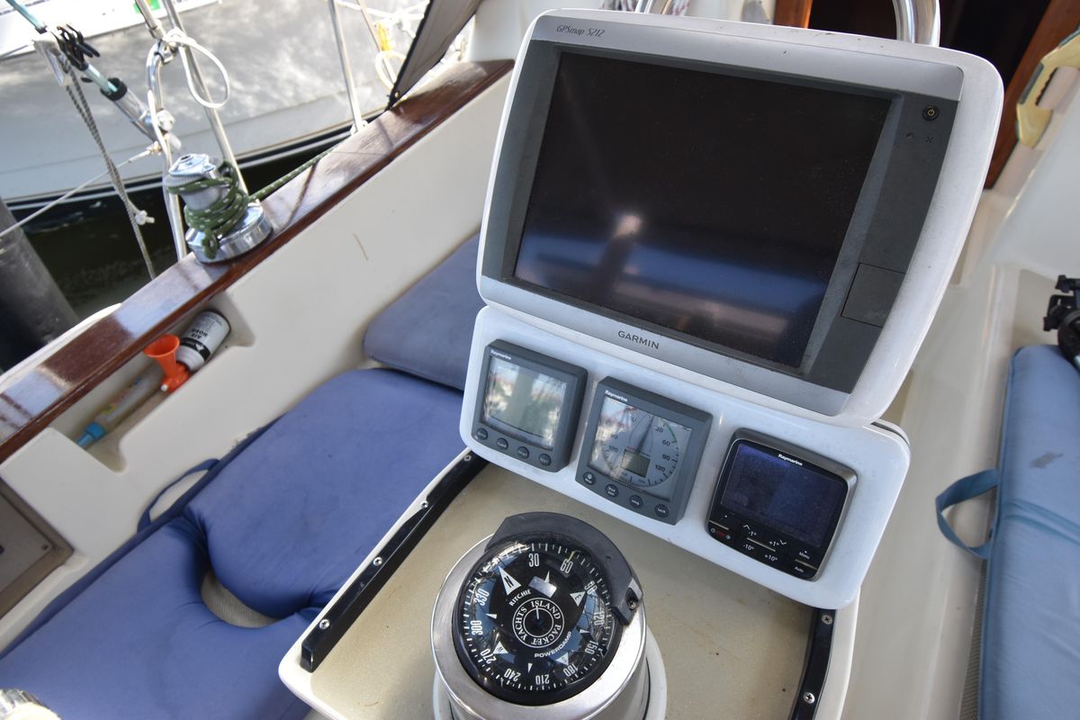 1995 Island Packet 37