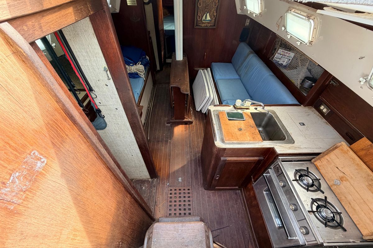 1980 Hunter 37 Cherubini Cutter