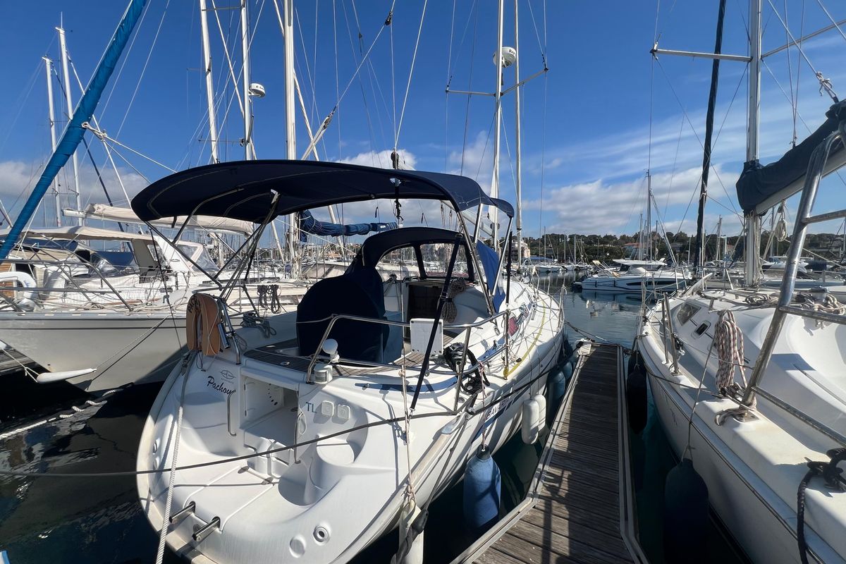 2005 Bavaria Cruiser 33