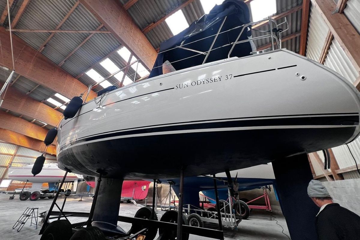 2000 Jeanneau Sun Odyssey 37
