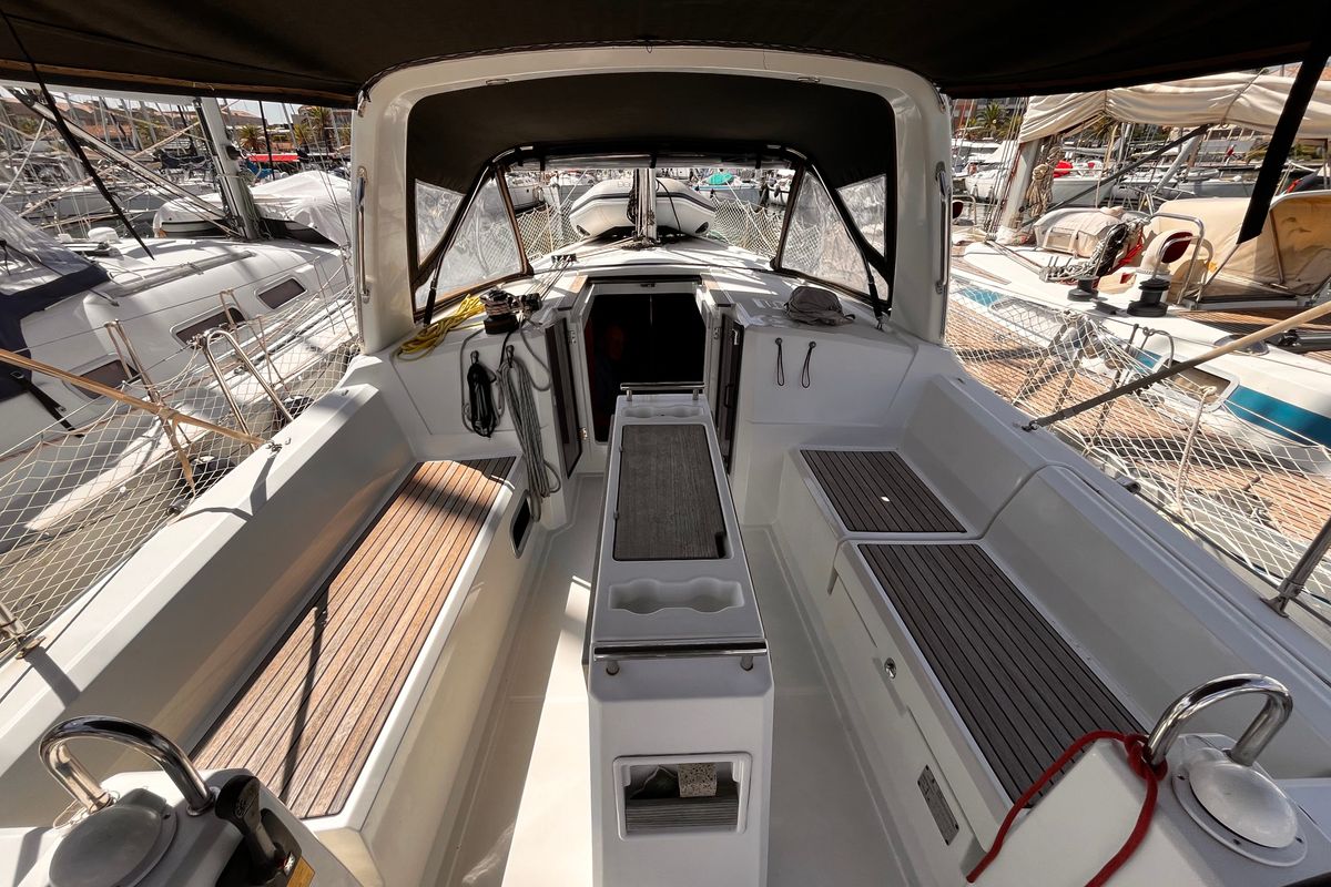 2018 Beneteau Oceanis 35.1