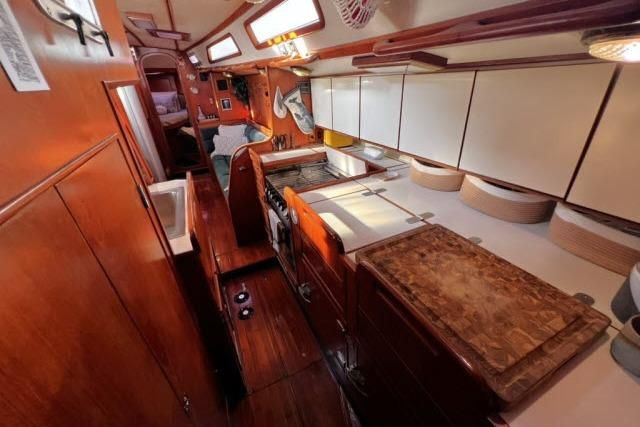 1988 Hylas Custom Center Cockpit 44