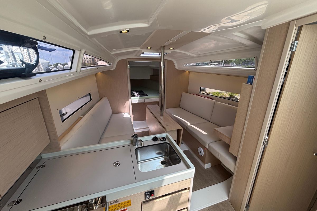 2021 Beneteau Oceanis 30.1