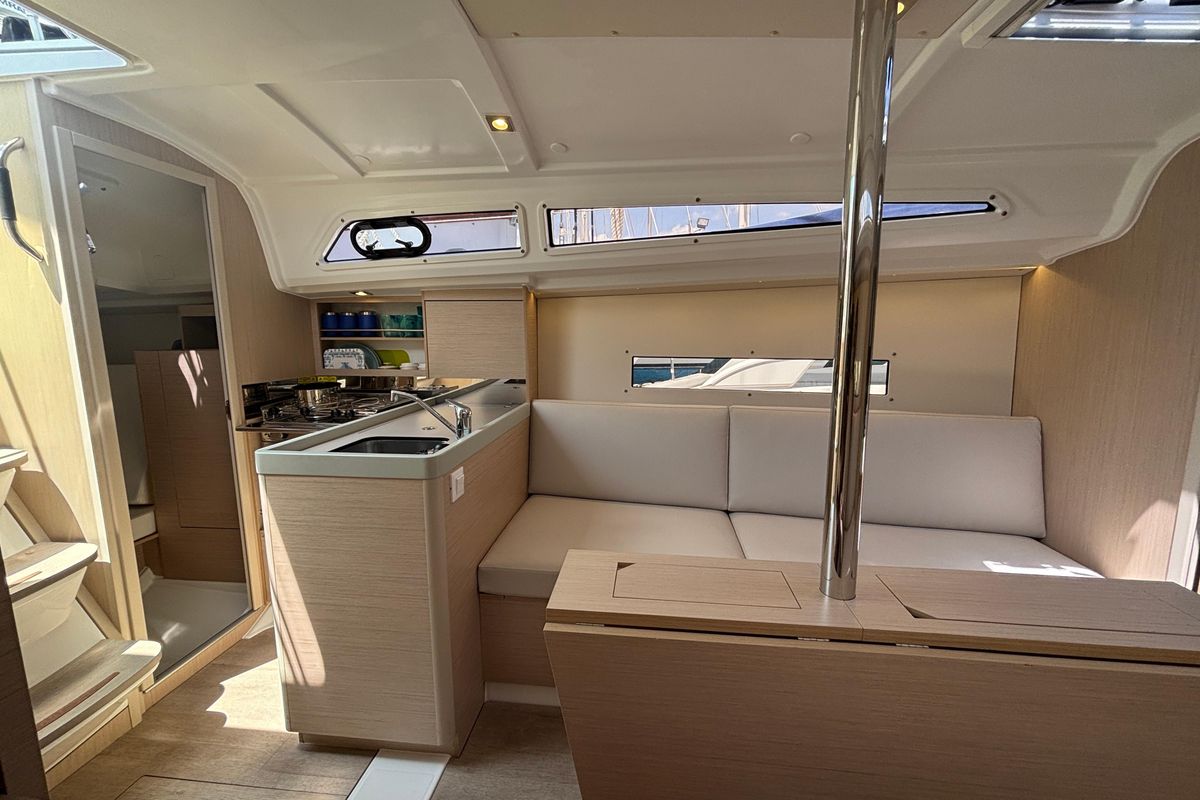 2021 Beneteau Oceanis 30.1