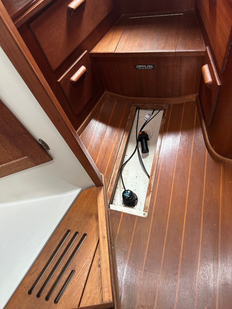 1990 J/Boats J/37