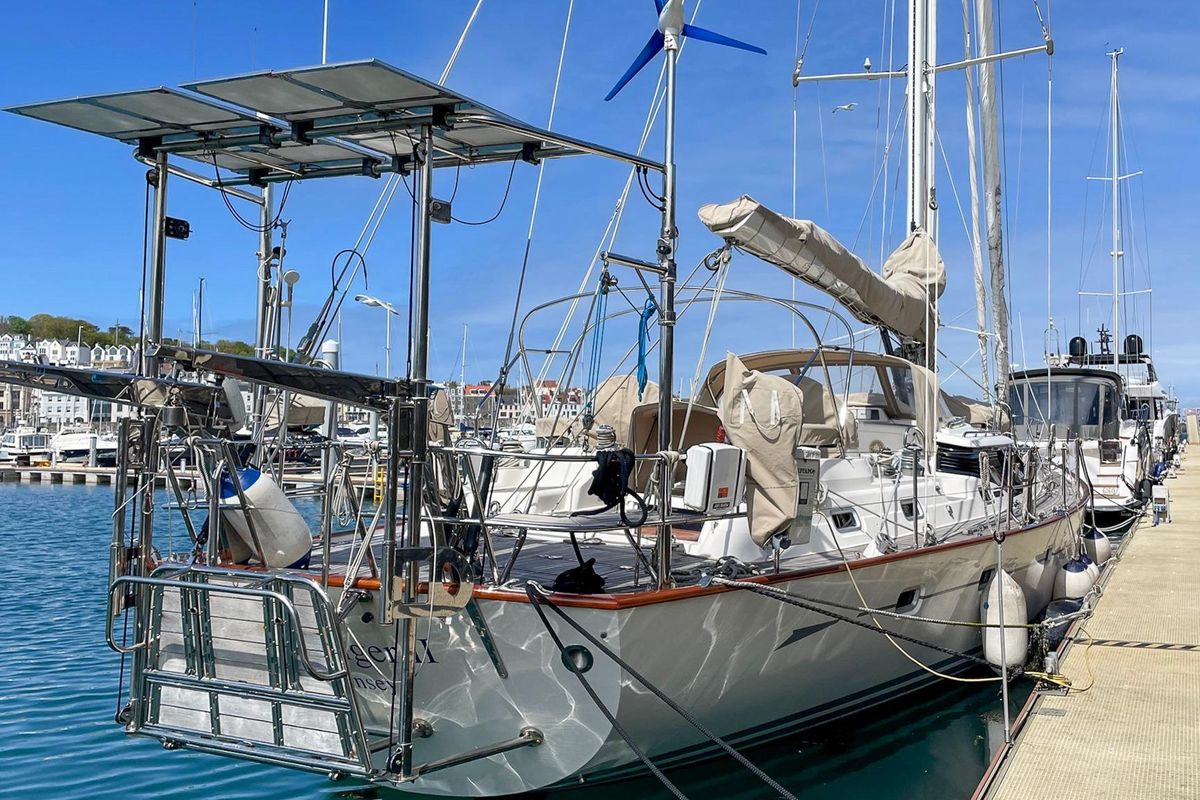 2002 Oyster 62