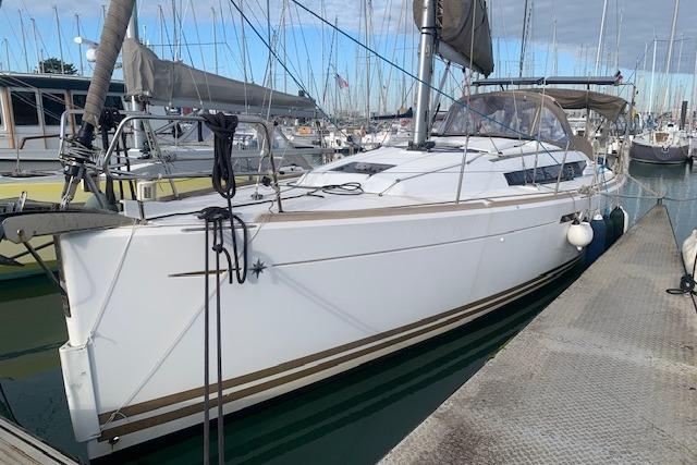 2012 Jeanneau Sun Odyssey 379 for sale in La Rochelle, Charente-Maritime, France
