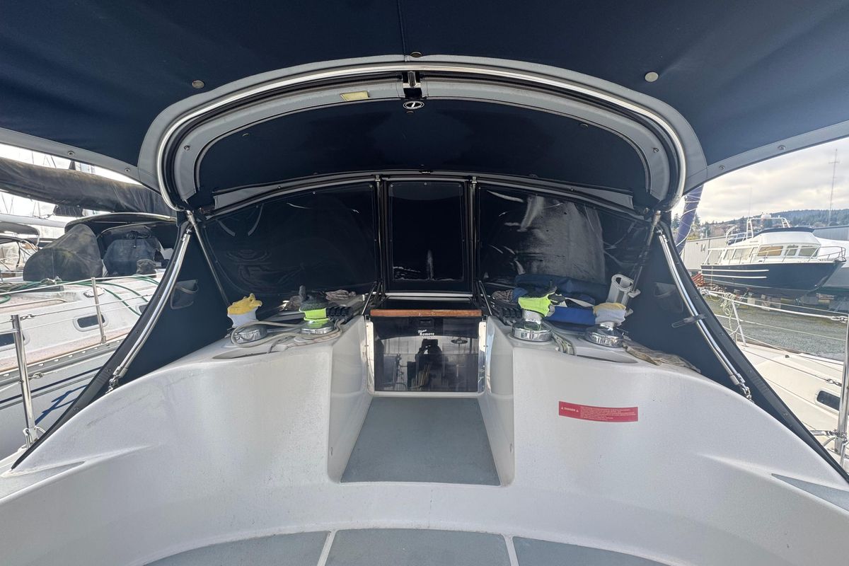 2004 Hunter 38