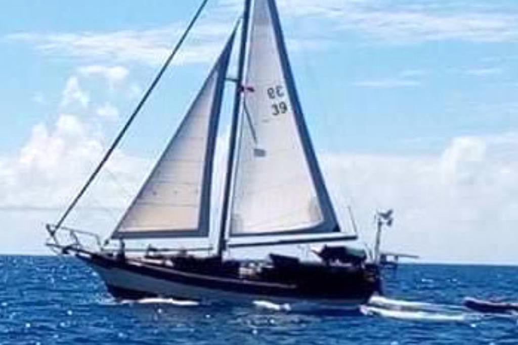 1982 Kadey-Krogen 38 Dual Centerboard