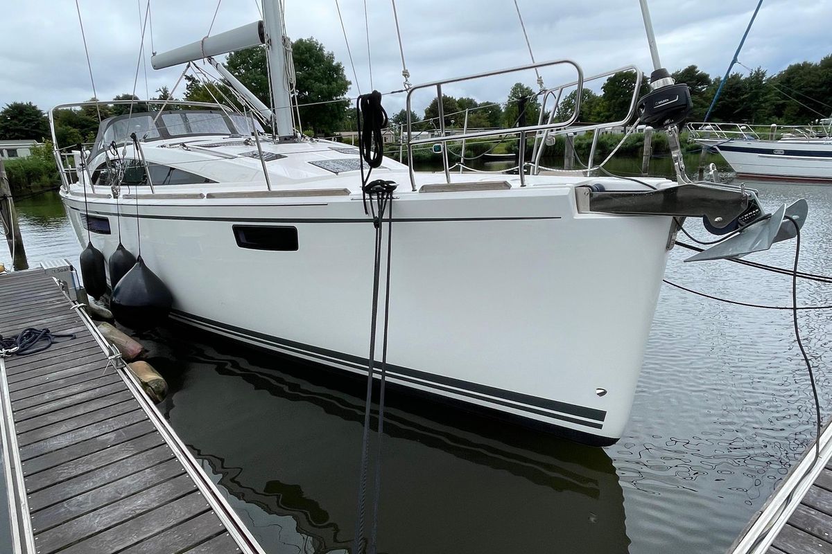 2022 Bavaria Vision 42