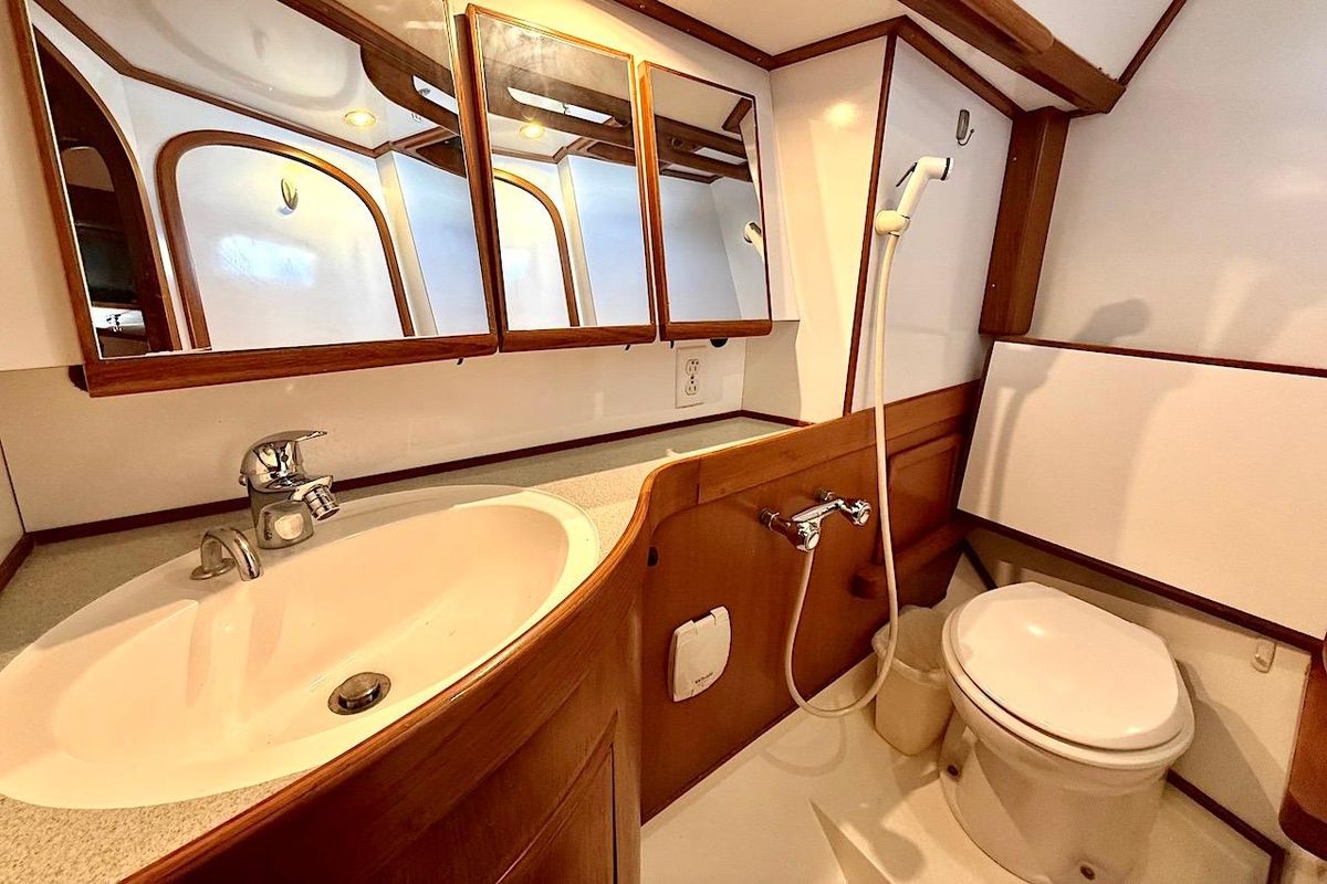1998 Hylas 49