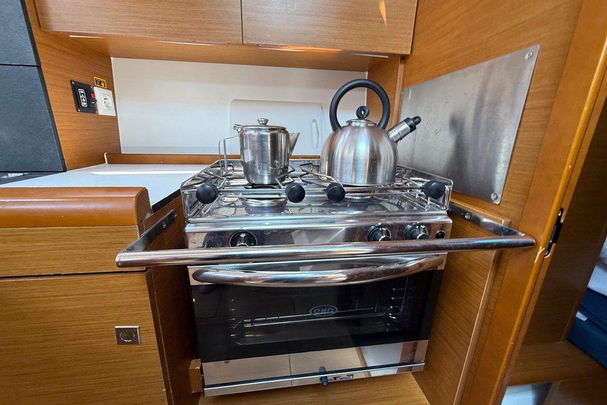2019 Jeanneau Sun Odyssey 349