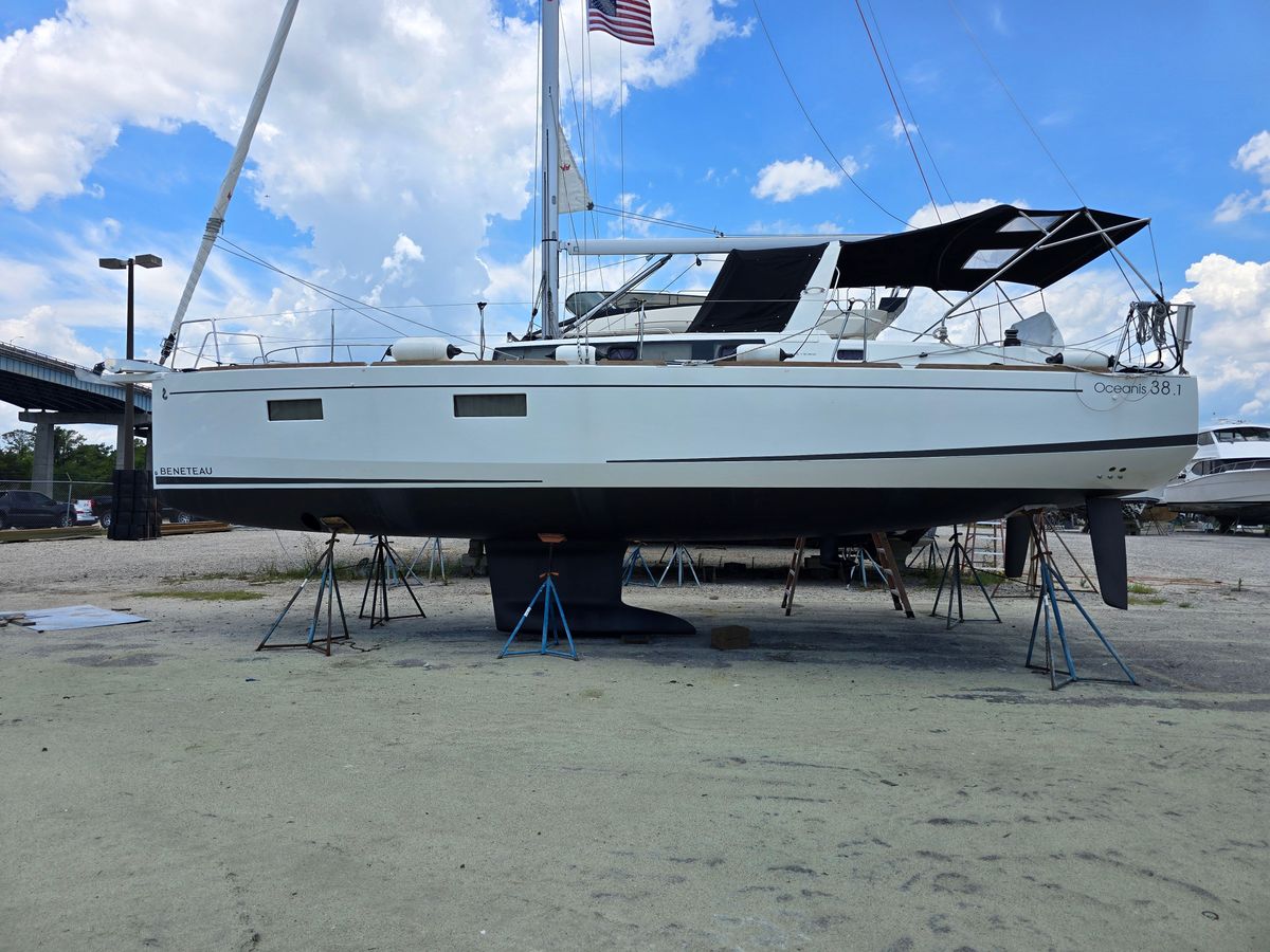 2023 Beneteau Oceanis 38.1