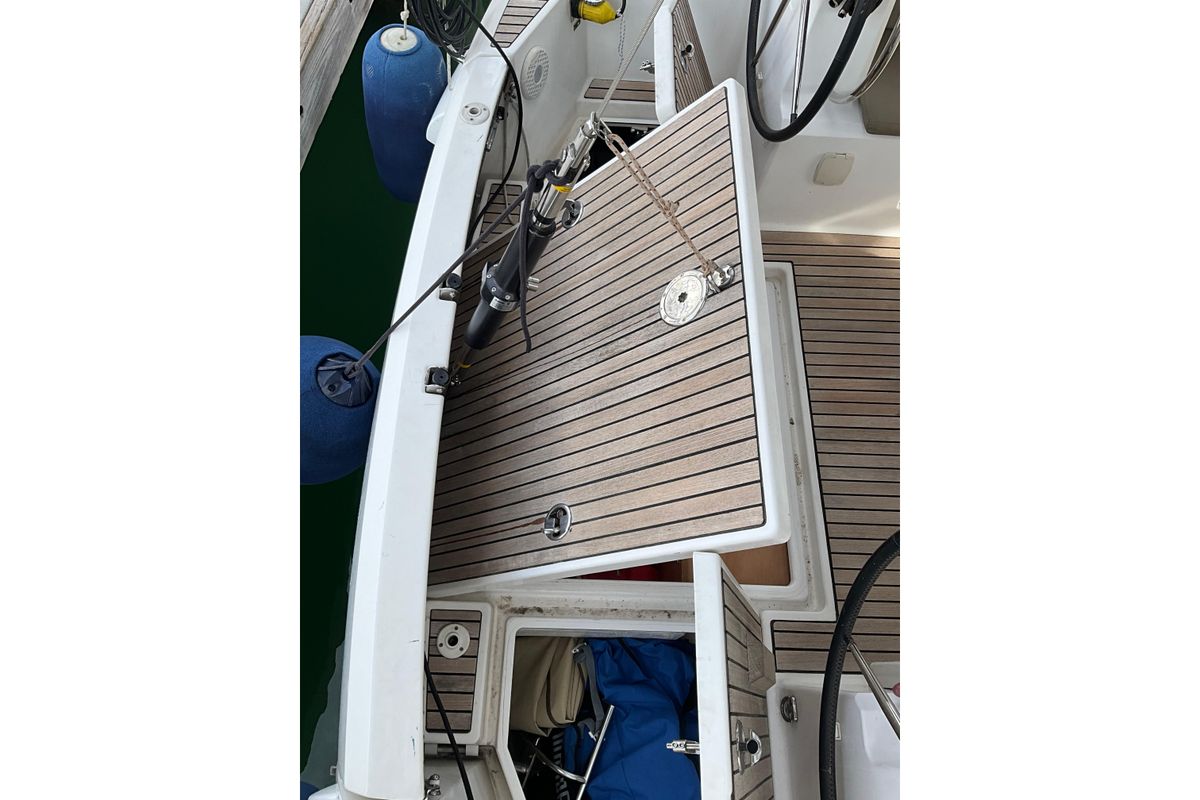 2015 Jeanneau Sun Odyssey 469