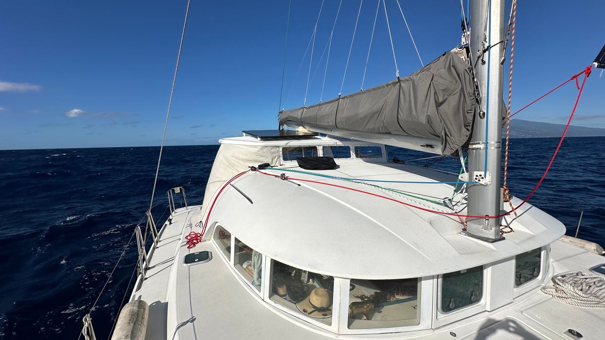 2001 CNB Lagoon 380 for sale in Moorea, French Polynesia 38 ft