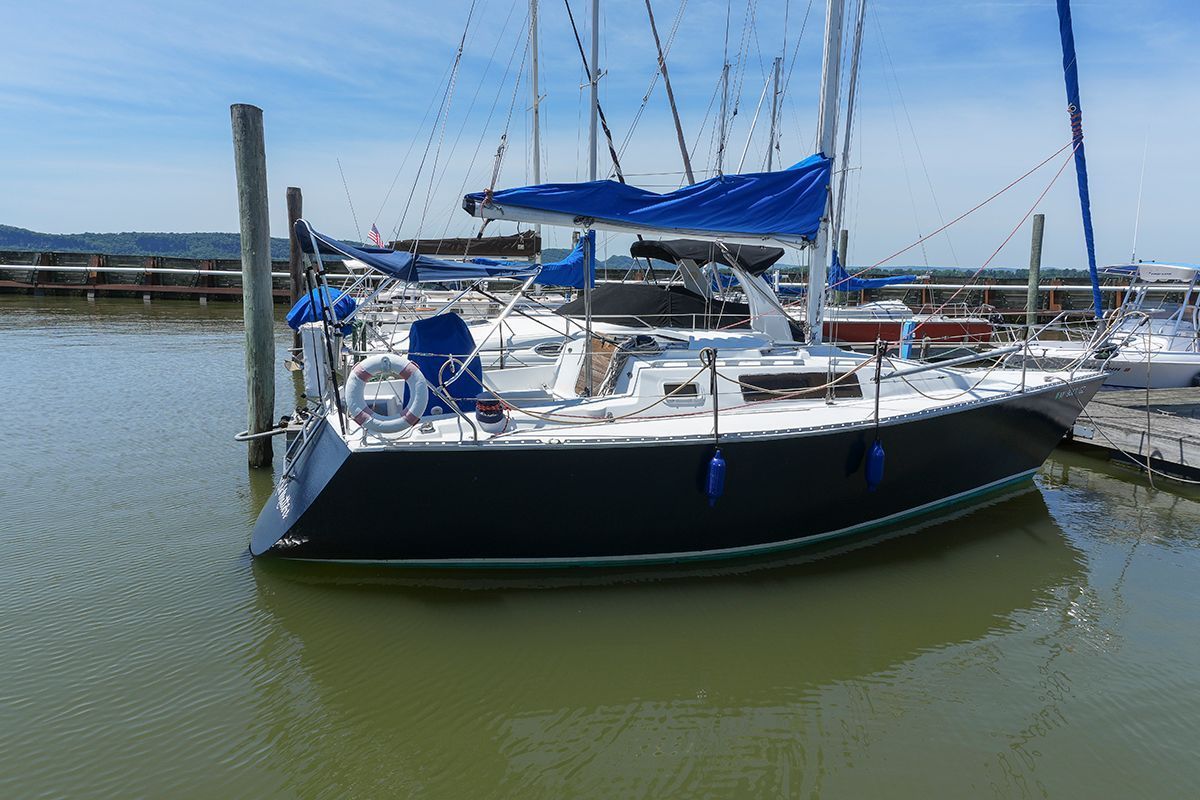 1985 Hunter 28.5
