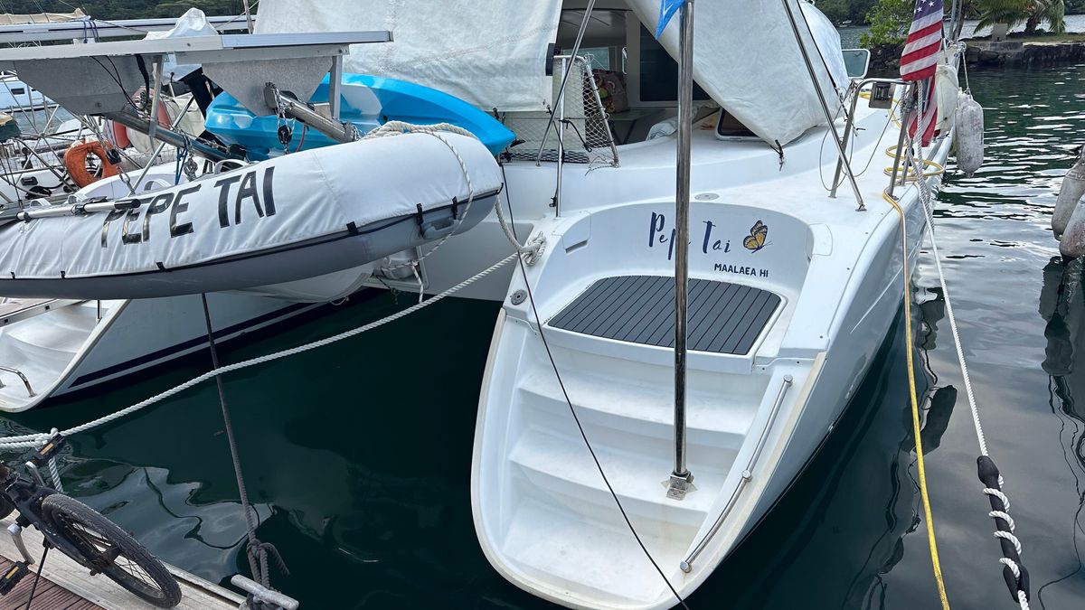 2001 CNB Lagoon 380