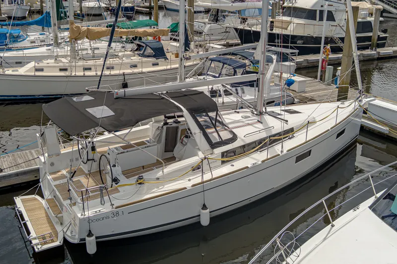 2023 Tango Too 365' Beneteau