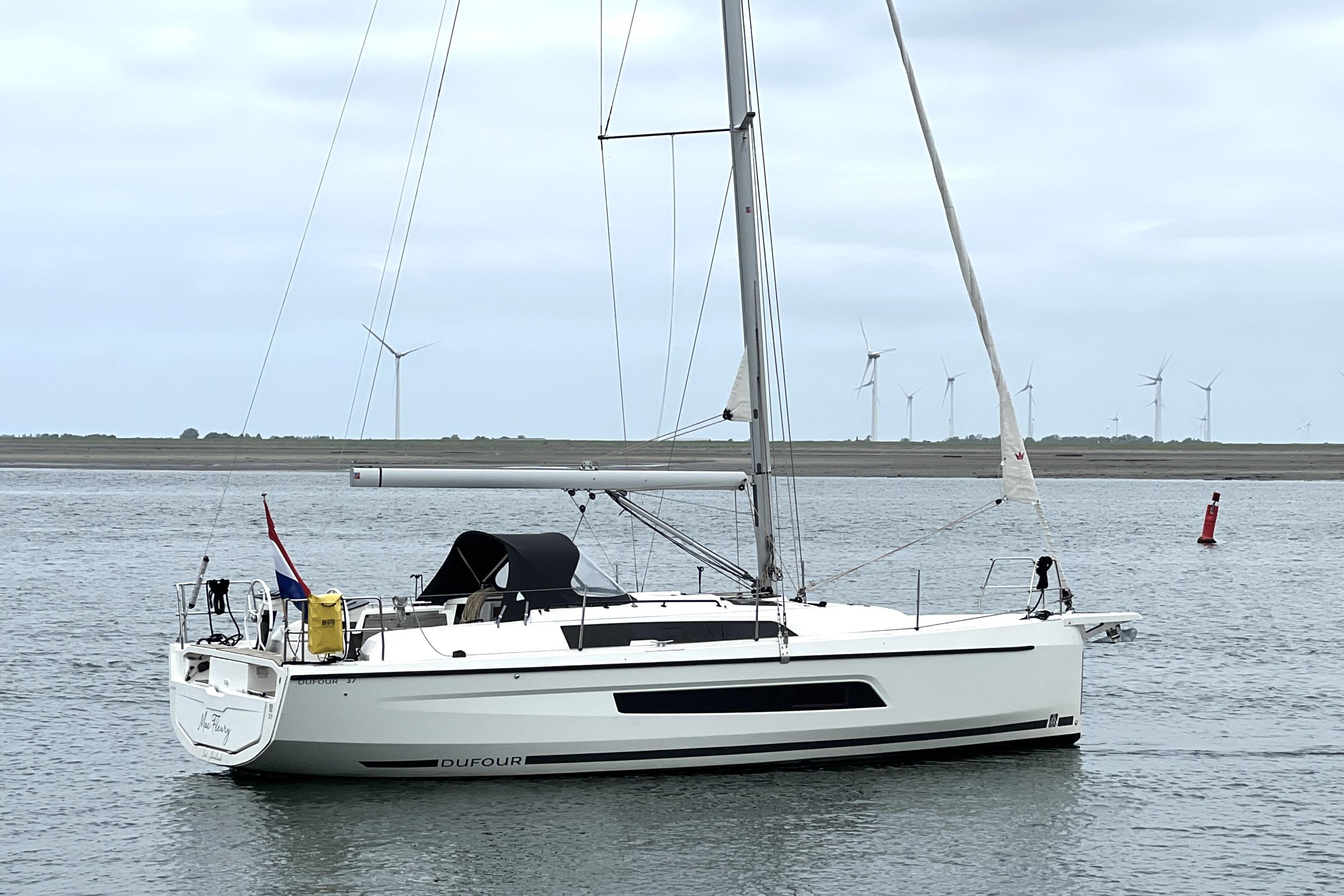 2023 Dufour 37