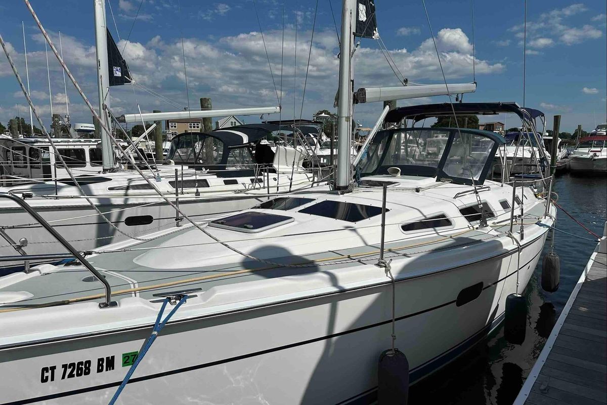 2004 Hunter 36