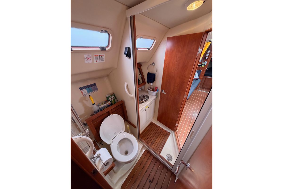 2009 Hunter 38
