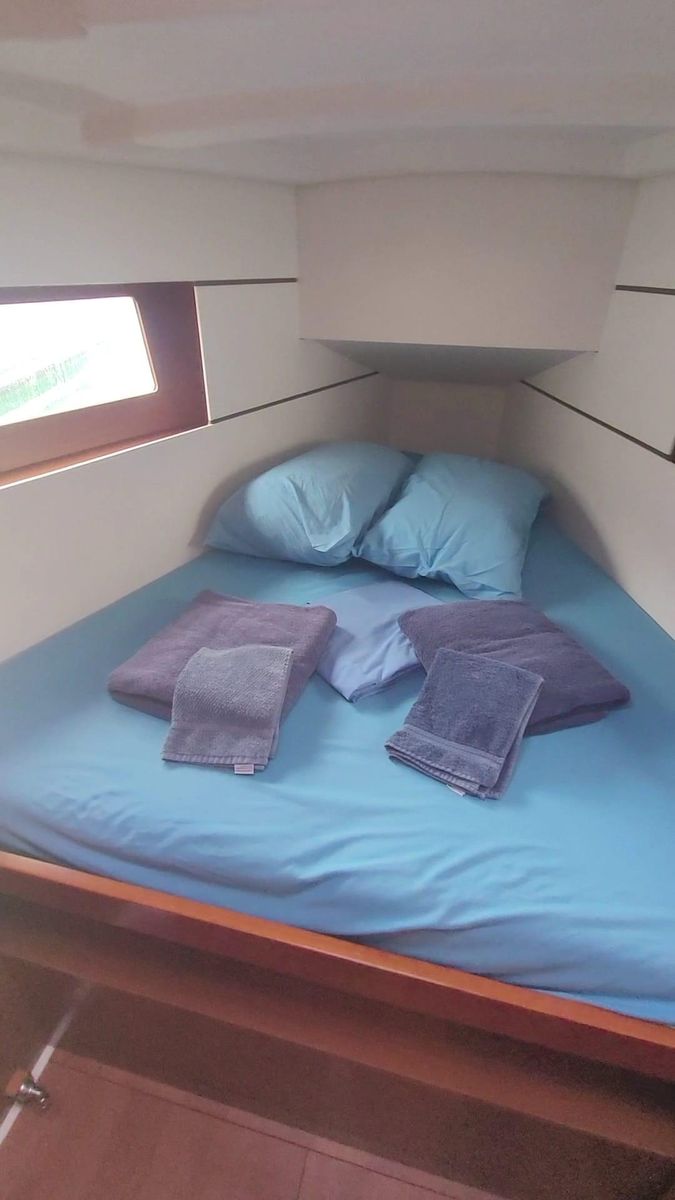2017 Beneteau Oceanis 35.1