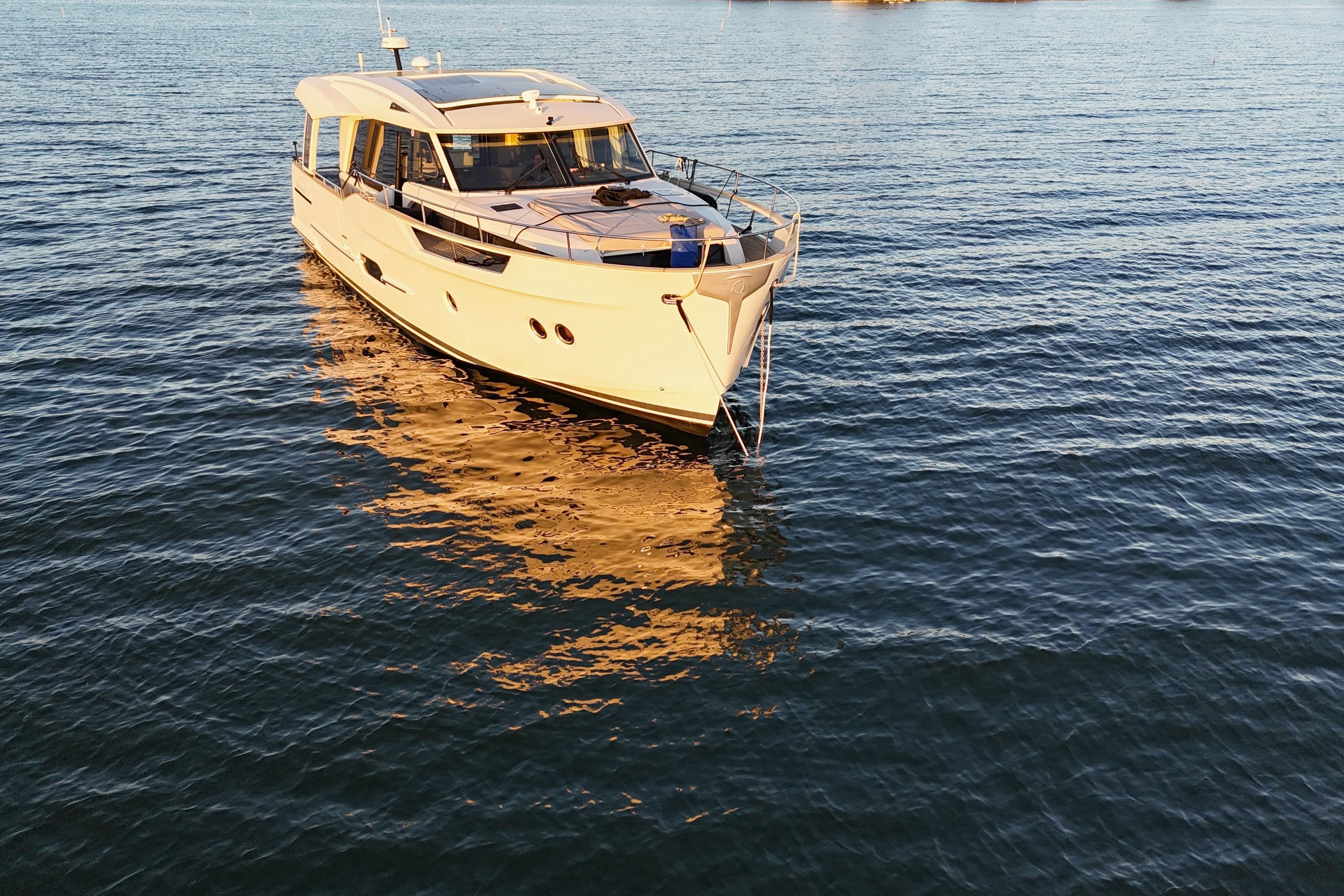 2019 Greenline 48 Coupe