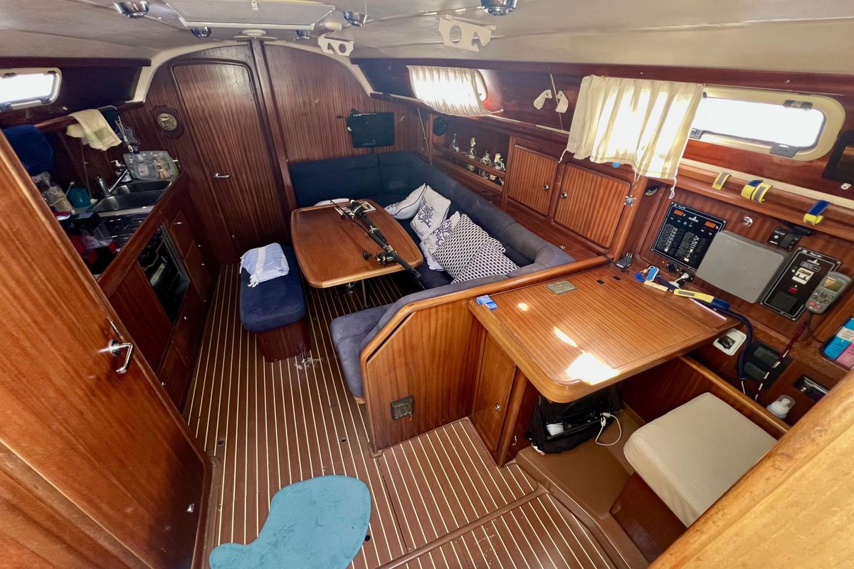 2002 Bavaria 37