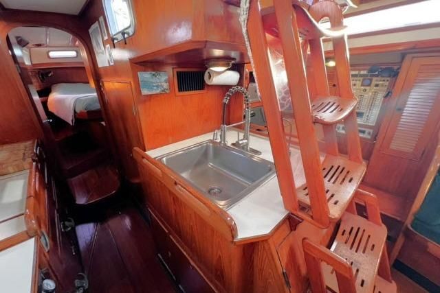 1988 Hylas Custom Center Cockpit 44
