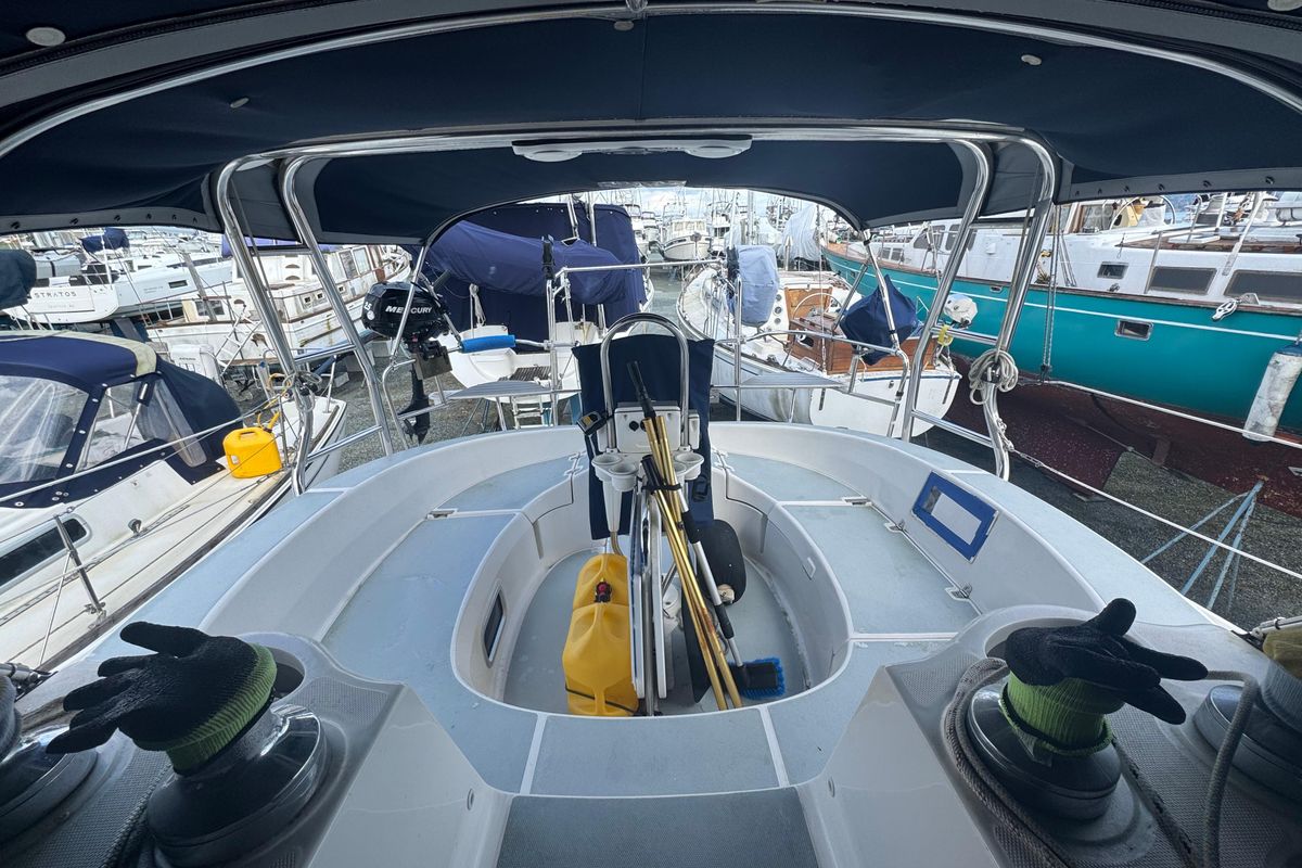 2004 Hunter 38