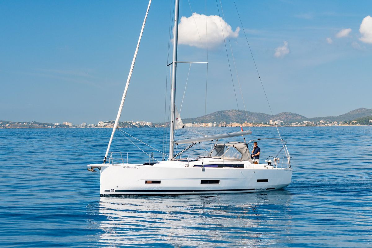 2021 Dufour 390