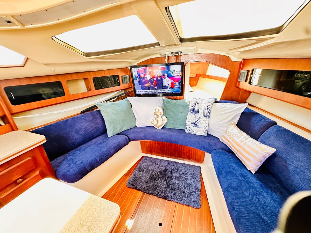 1990 Hunter 32’ Vision