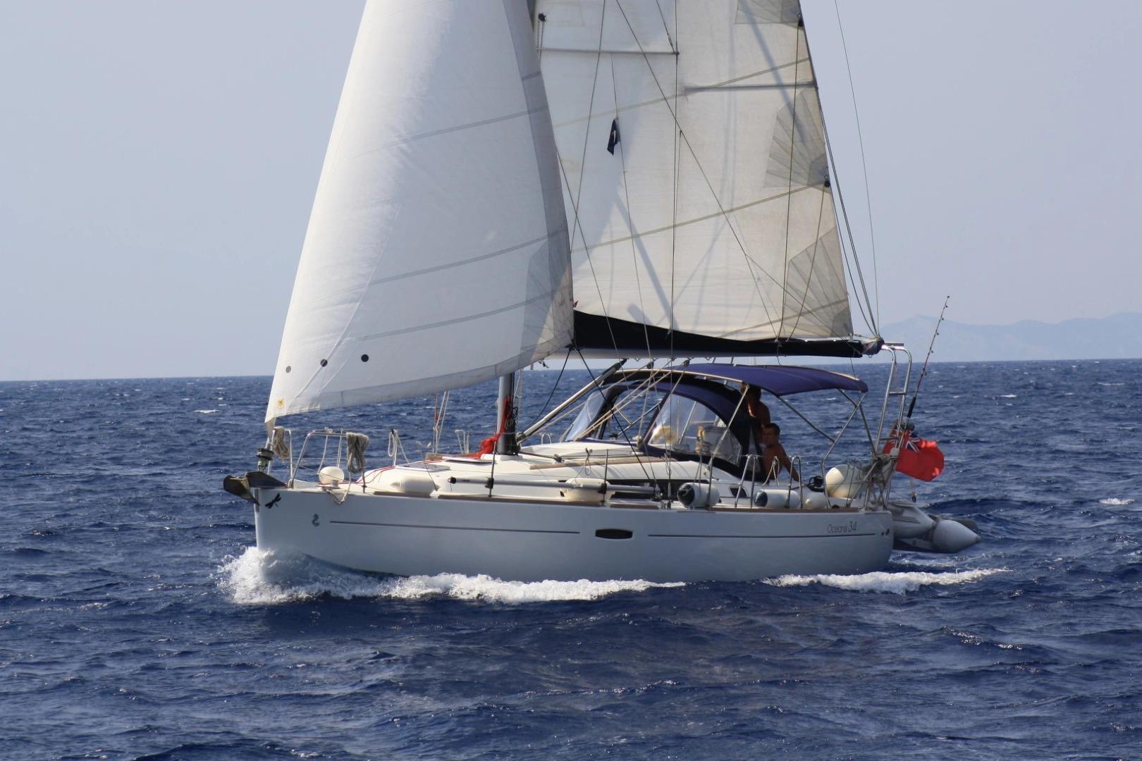 2010 Beneteau Oceanis 34 for sale in Chalkoutsi, Greece