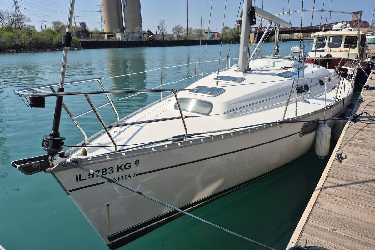 1997 Beneteau Oceanis 321 Boats
