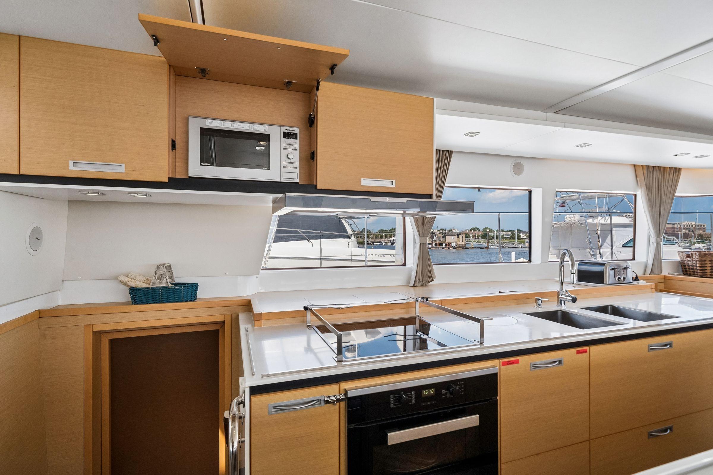 2014 Lagoon 620