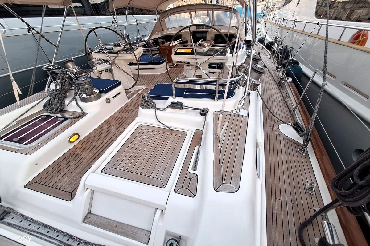 2004 Oyster 82